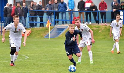 Branky Přerovského a Sedla v závěru utkání měly v Tasovicích cenu zlata, Blansko dovezlo z jižní Moravy vítězství 2:1